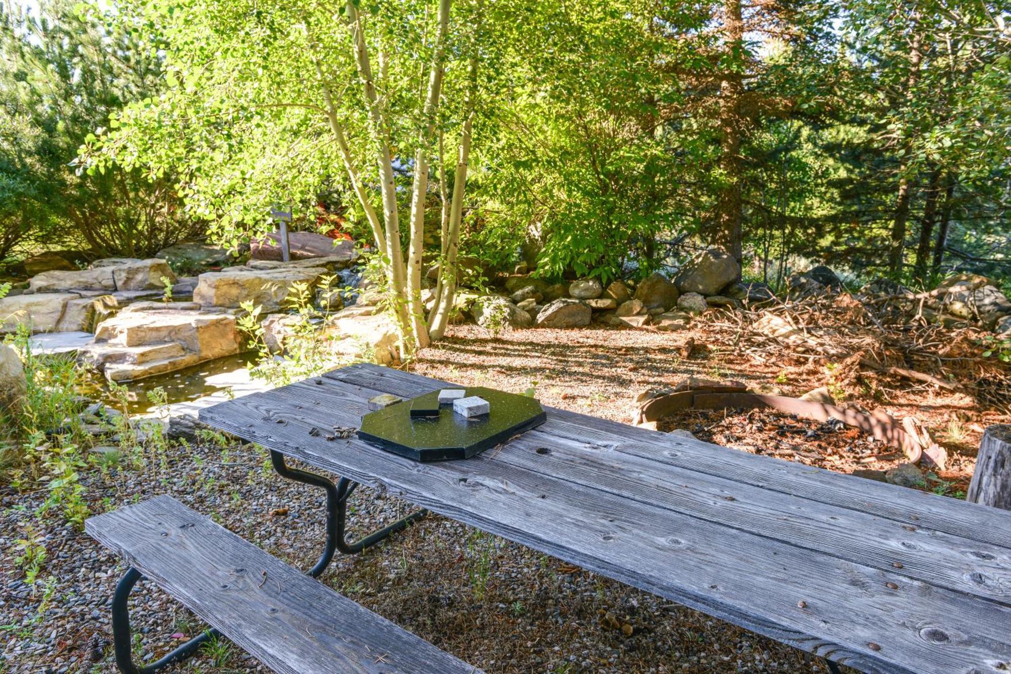 Cozy Island Park Cabin, 20 Mi To Yellowstone! Экстерьер фото
